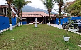 Linda Casa com Jardim, muito próxima da Praia!!!